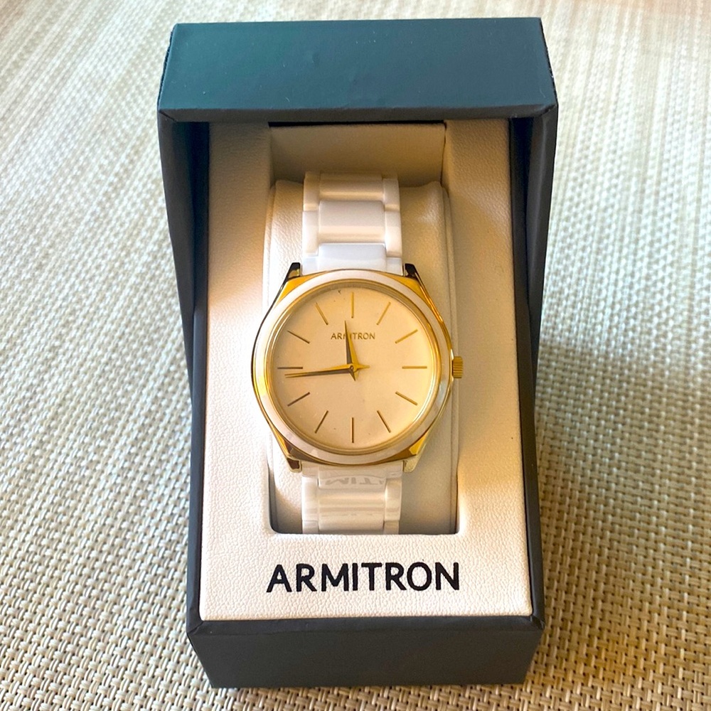 NWT Armitron Jalyn 36mm White Ceramic / Gold watch